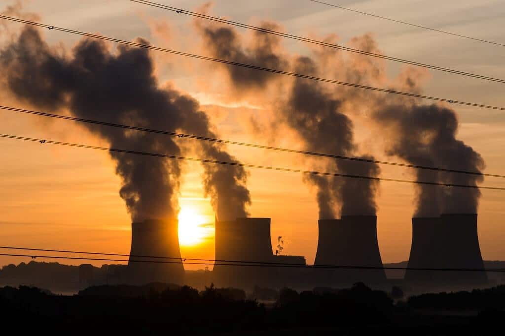 Power Struggles: Fossil Fuels vs. Nuclear Energy - StemRad